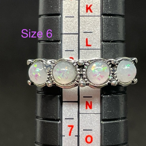 Lot of 8 NWOT Boho Style Rings - sizes vary - Picture 5 of 11